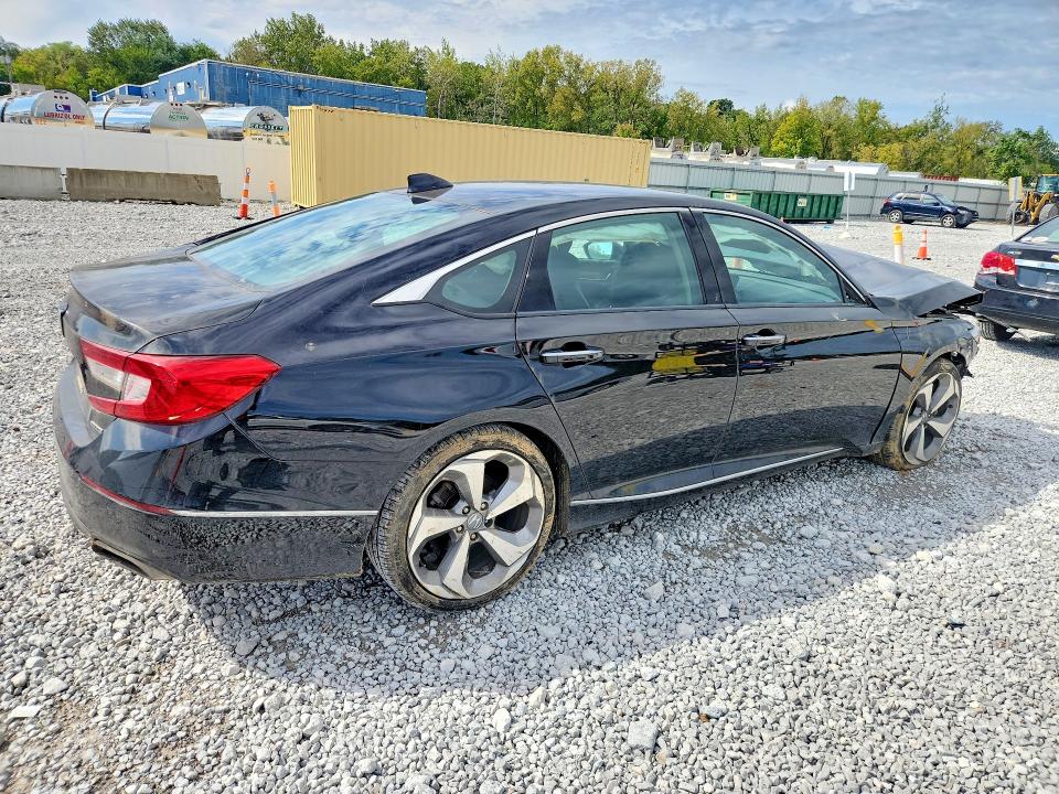 2018 Honda Accord მანქანა იყიდება აუქციონზე, vin: 1HGCV1F94JA010604, აუქციონის ნომერი: 70166336