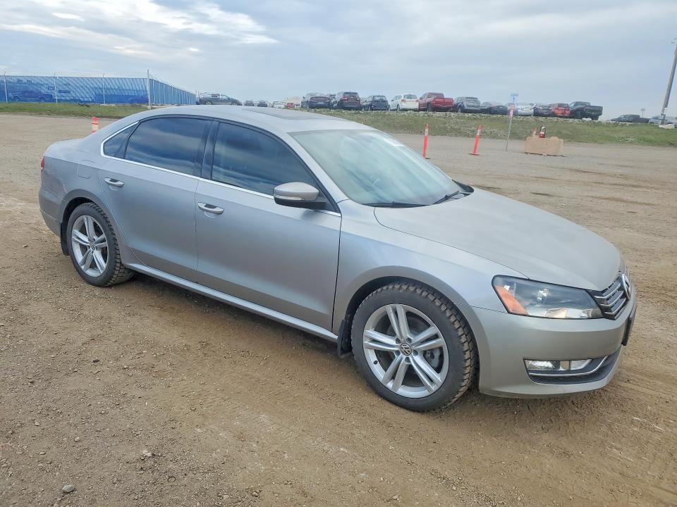 70106166 :رقم المزاد ، 1VWCN7A32DC134347 vin ، 2013 Volkswagen Passat مزاد بيع