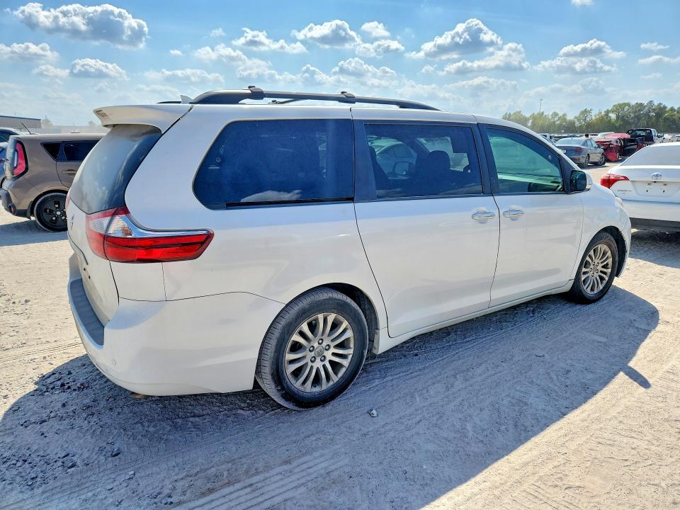 Продажа на аукционе авто 2015 Toyota Sienna, vin: 5TDYK3DC4FS644688, номер лота: 70970166