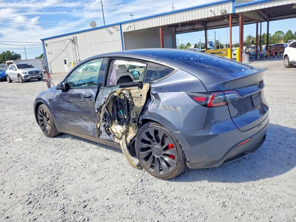 70207406 :رقم المزاد ، 7SAYGDEF1NF505012 vin ، 2022 Tesla Model Y مزاد بيع