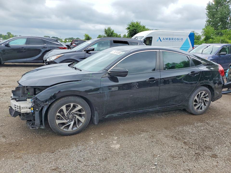 67824806 :رقم المزاد ، 2HGFC2F83HH040785 vin ، 2017 Honda Civic مزاد بيع