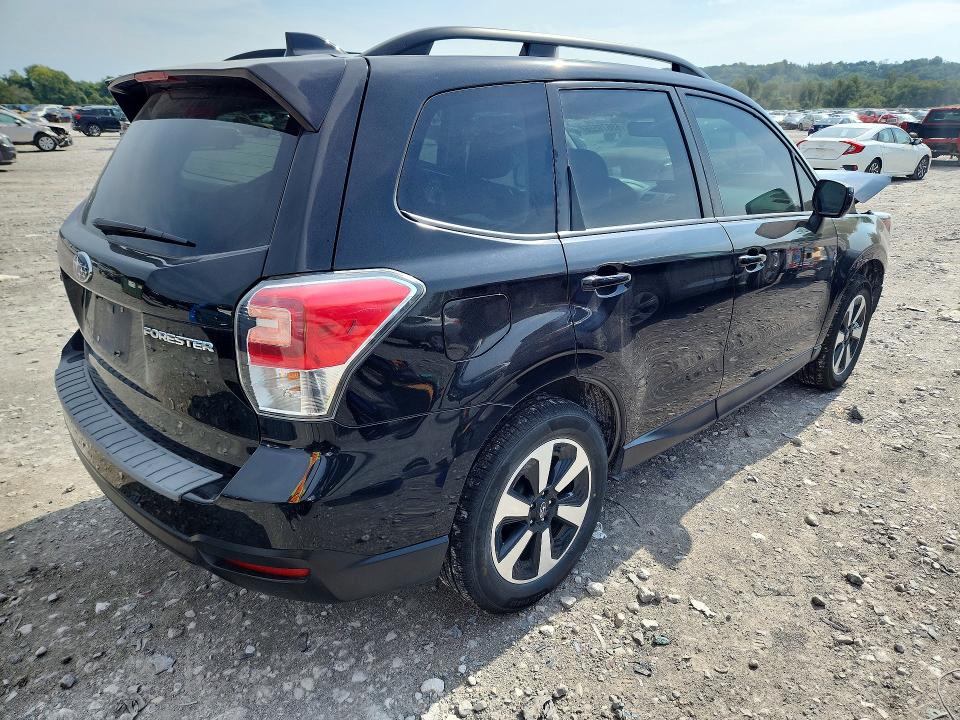 68670556 :رقم المزاد ، JF2SJAEC6JH468737 vin ، 2018 Subaru Forester مزاد بيع