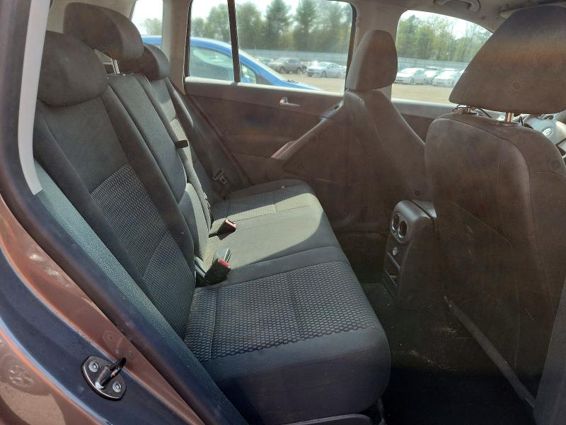 2010 Volkswagen Tiguan მანქანა იყიდება აუქციონზე, vin: WVGAV7AX6AW511832, აუქციონის ნომერი: 67543236