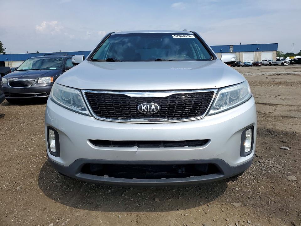 67864976 :رقم المزاد ، 5XYKTCA66FG604112 vin ، 2015 Kia Sorento مزاد بيع