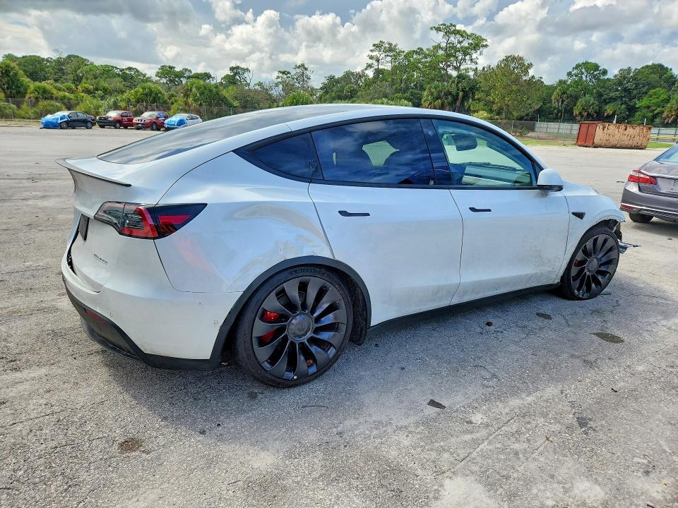 68650186 :رقم المزاد ، 7SAYGDEF8NF522986 vin ، 2022 Tesla Model Y مزاد بيع
