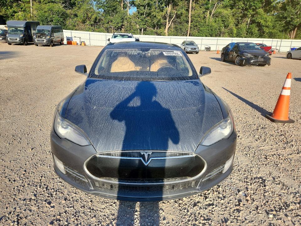 68604906 :رقم المزاد ، 5YJSA1BG7DFP03771 vin ، 2013 Tesla Model S مزاد بيع