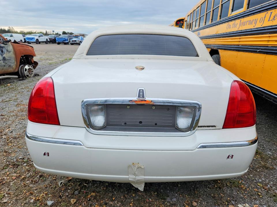 67634996 :رقم المزاد ، 1L1FM88W07Y604257 vin ، 2007 Lincoln Town Car مزاد بيع