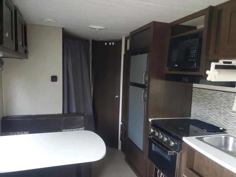 66593506 :رقم المزاد ، 5SFPB2922KE407832 vin ، 2019 Prowler Camper مزاد بيع