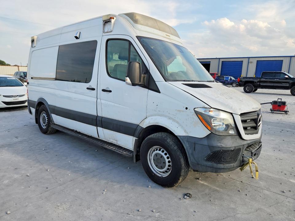 70322236 :رقم المزاد ، WD3PE7CD7FP155176 vin ، 2015 Mercedes-benz Sprinter مزاد بيع