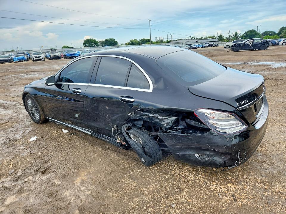 68443986 :رقم المزاد ، 55SWF4JB1FU045019 vin ، 2015 Mercedes-benz C مزاد بيع