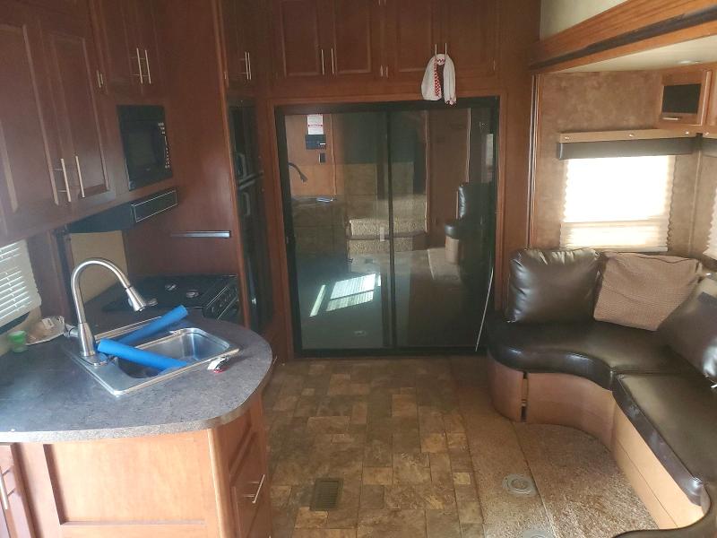 2013 Forest River Travel Trl მანქანა იყიდება აუქციონზე, vin: 4X4FXLG23D5155613, აუქციონის ნომერი: 70968846
