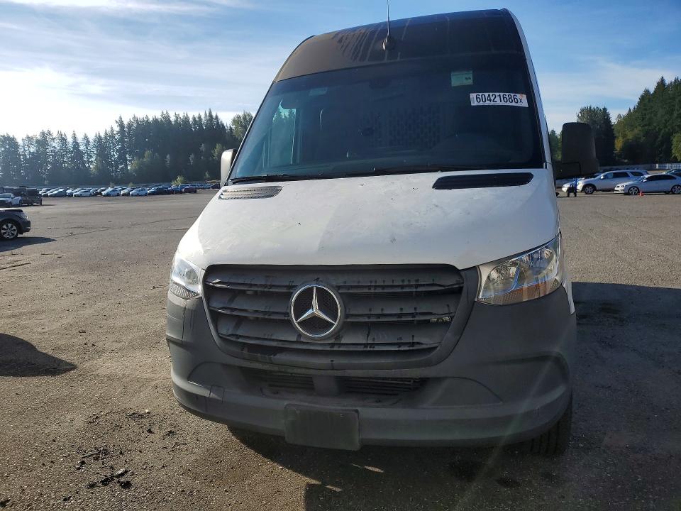 60421686 :رقم المزاد ، W1Y40BHY8NT114885 vin ، 2022 Mercedes-benz Sprinter مزاد بيع