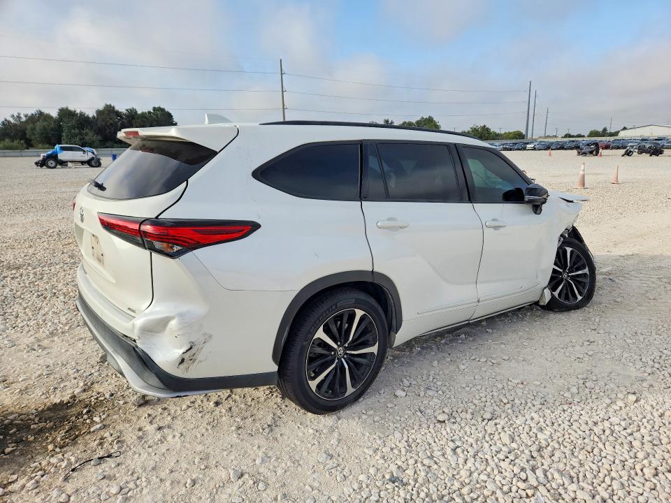 Продаж на аукціоні авто 2021 Toyota Highlander, vin: 5TDJZRAH9MS042558, номер лоту: 68888936