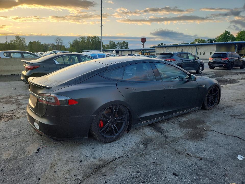 68745026 :رقم المزاد ، 5YJSA1CP3DFP06052 vin ، 2013 Tesla Model S مزاد بيع