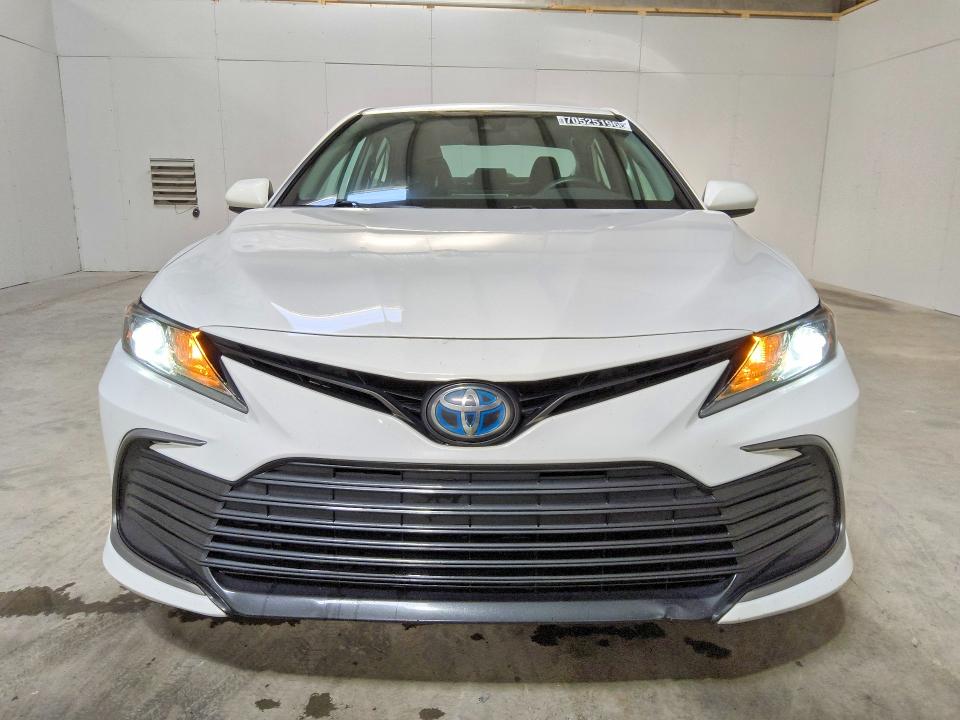 70525196 :رقم المزاد ، 4T1C31AK0NU587001 vin ، 2022 Toyota Camry مزاد بيع