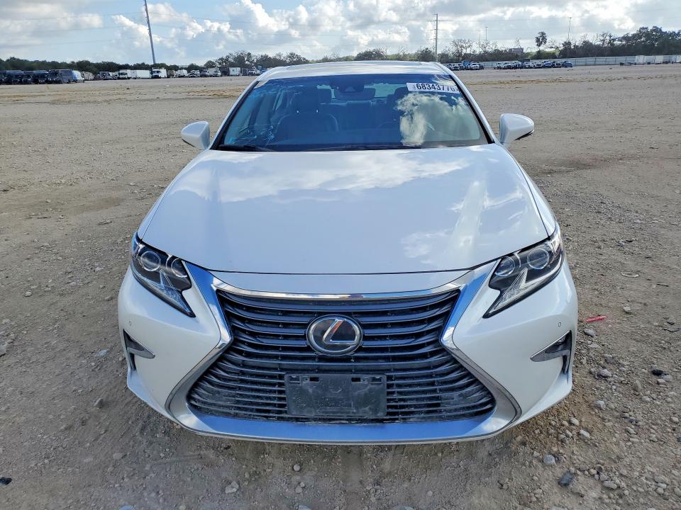 68343776 :رقم المزاد ، 58ABK1GG7JU098163 vin ، 2018 Lexus Es مزاد بيع
