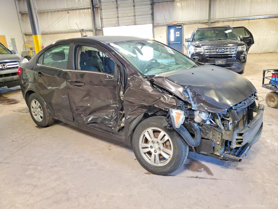 67897796 :رقم المزاد ، 1G1JC5SG3F4113566 vin ، 2015 Chevrolet Sonic مزاد بيع