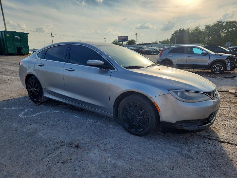 70313416 :رقم المزاد ، 1C3CCCFB7FN563853 vin ، 2015 Chrysler 200 مزاد بيع