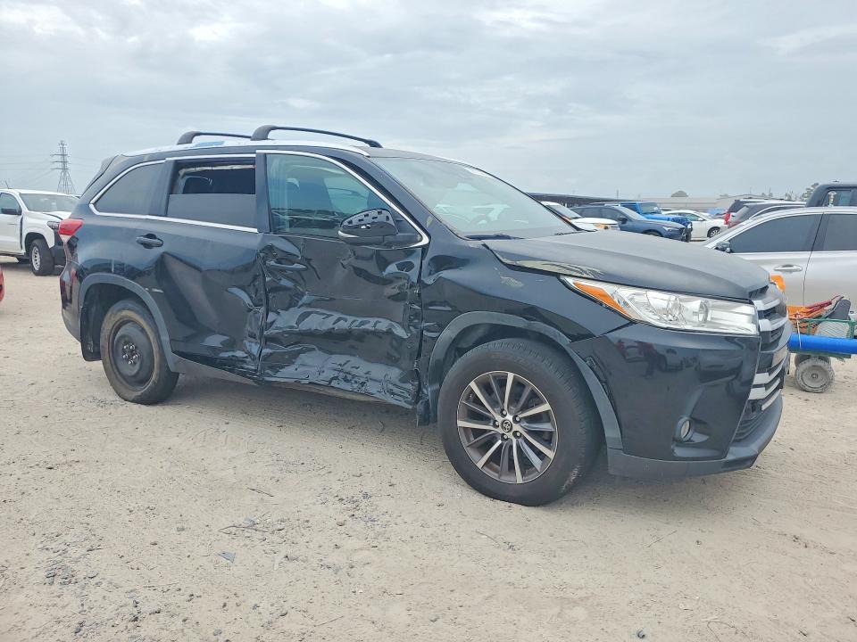 69612066 :رقم المزاد ، 5TDJZRFH3JS555325 vin ، 2018 Toyota Highlander مزاد بيع