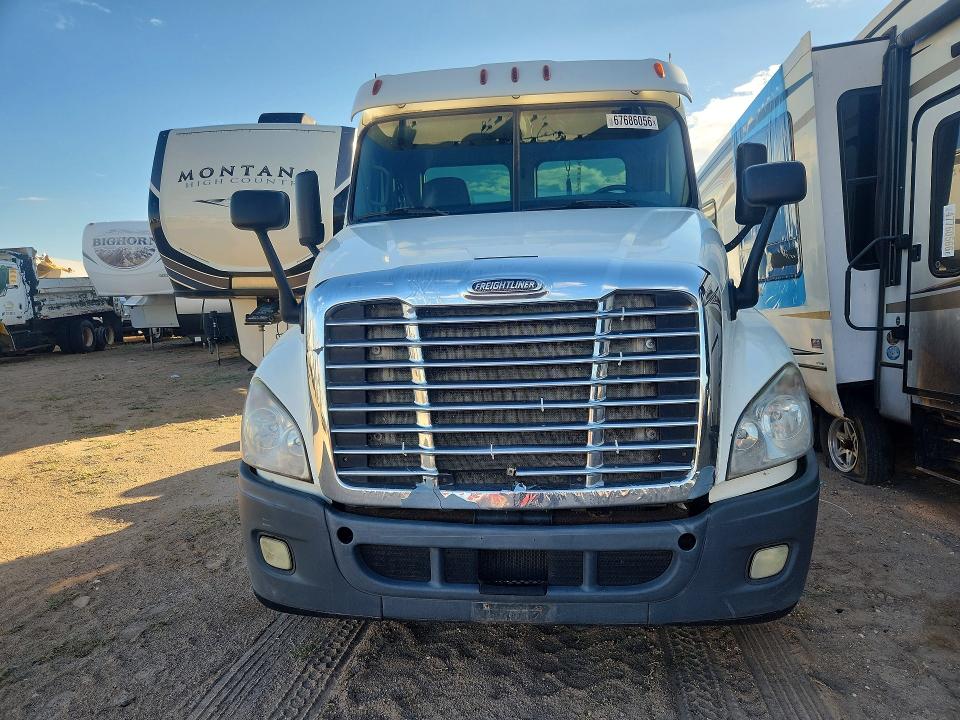 Продажа на аукционе авто 2011 Freightliner Cascadia, vin: 1FUJGEDVXBSAY2809, номер лота: 67686056