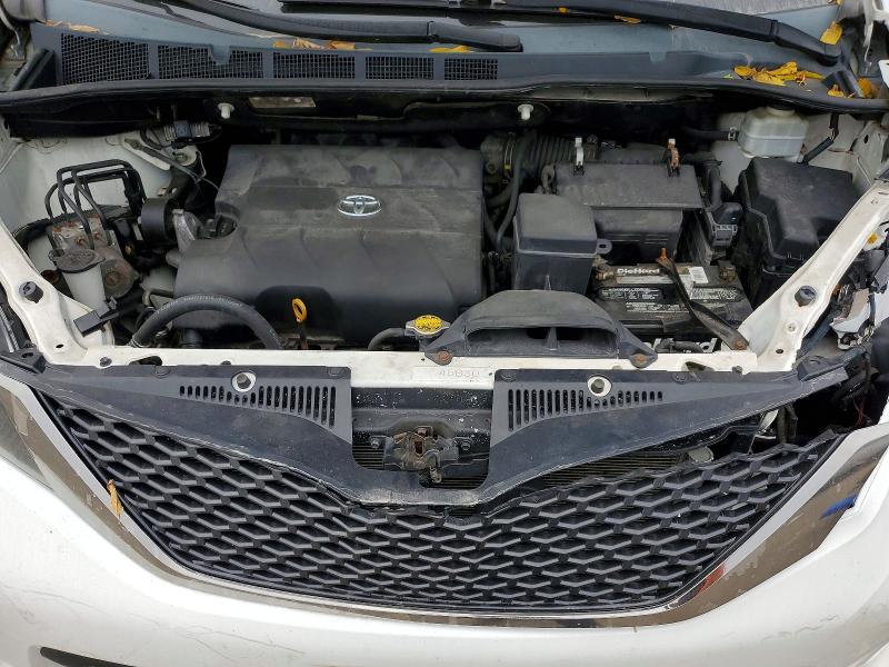 70610406 :رقم المزاد ، 5TDXK3DC3CS243740 vin ، 2012 Toyota Sienna مزاد بيع