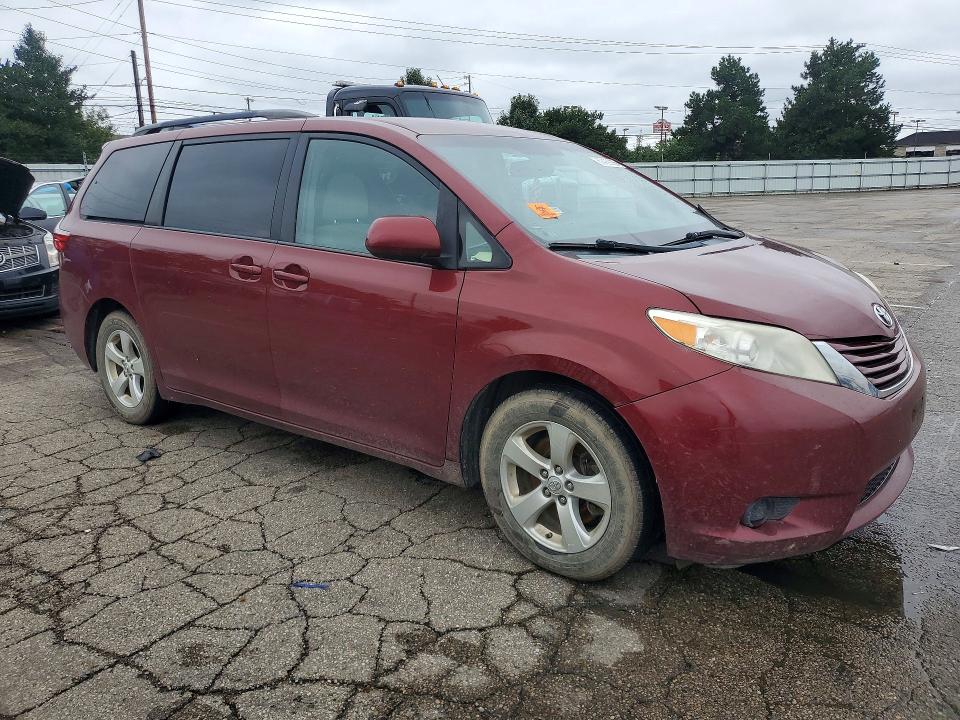 Продажа на аукционе авто 2015 Toyota Sienna, vin: 5TDKK3DCXFS574880, номер лота: 69489226