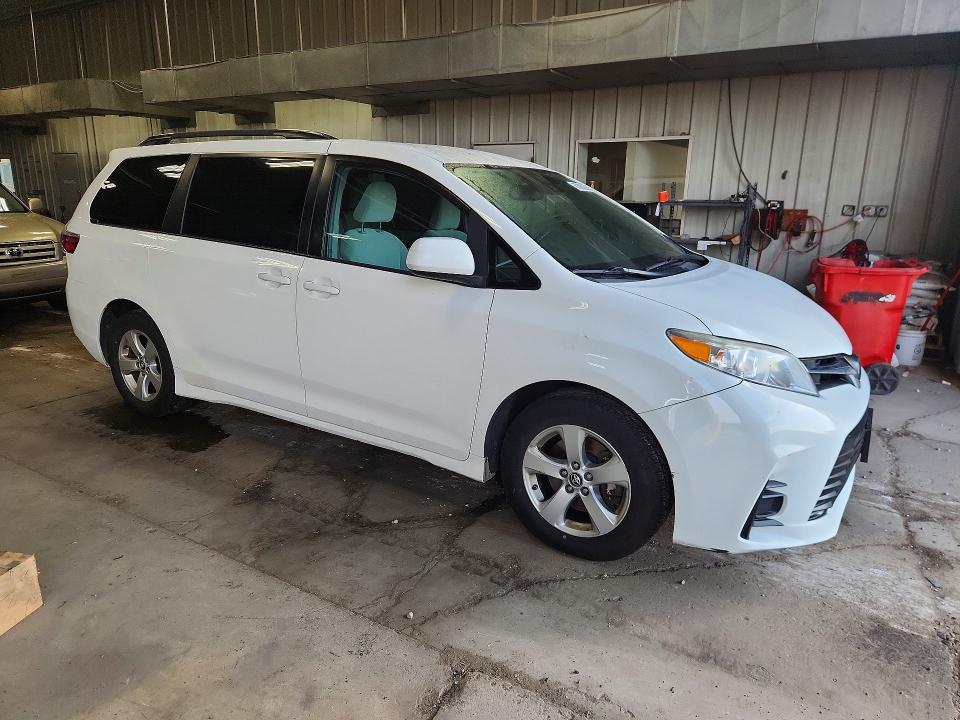 Продажа на аукционе авто 2018 Toyota Sienna, vin: 5TDKZ3DC7JS919576, номер лота: 67399036