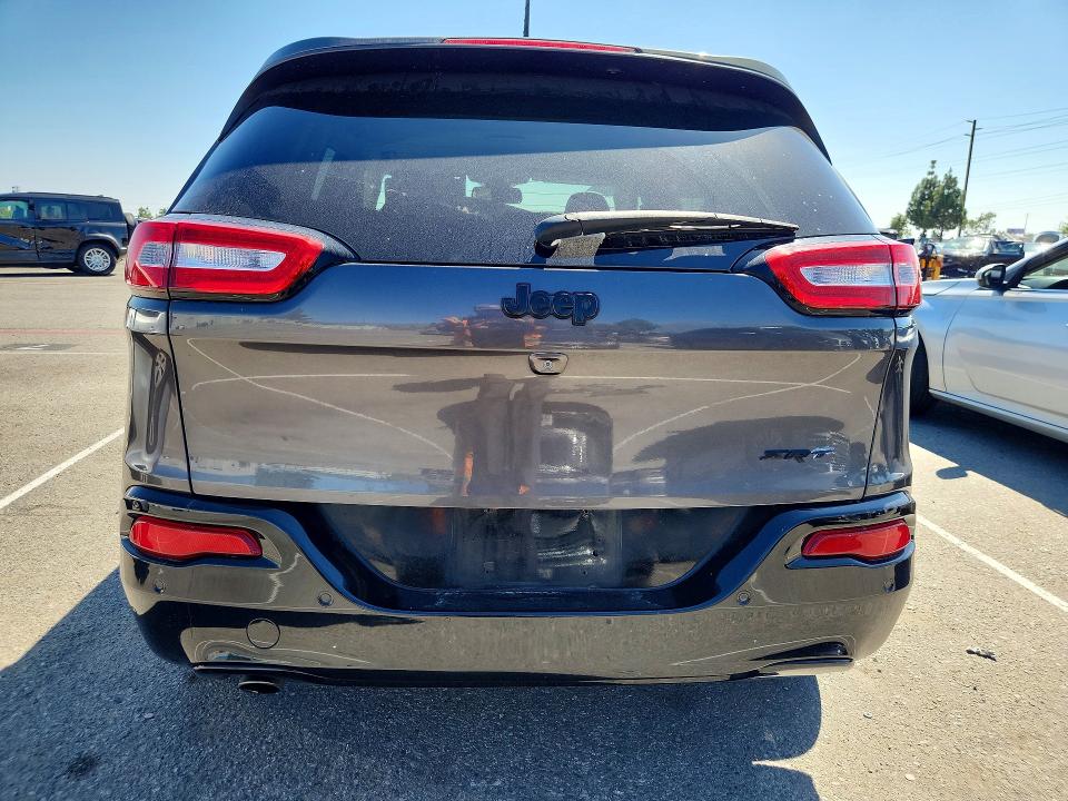 68779246 :رقم المزاد ، 1C4PJLCB6JD588393 vin ، 2018 Jeep Cherokee مزاد بيع