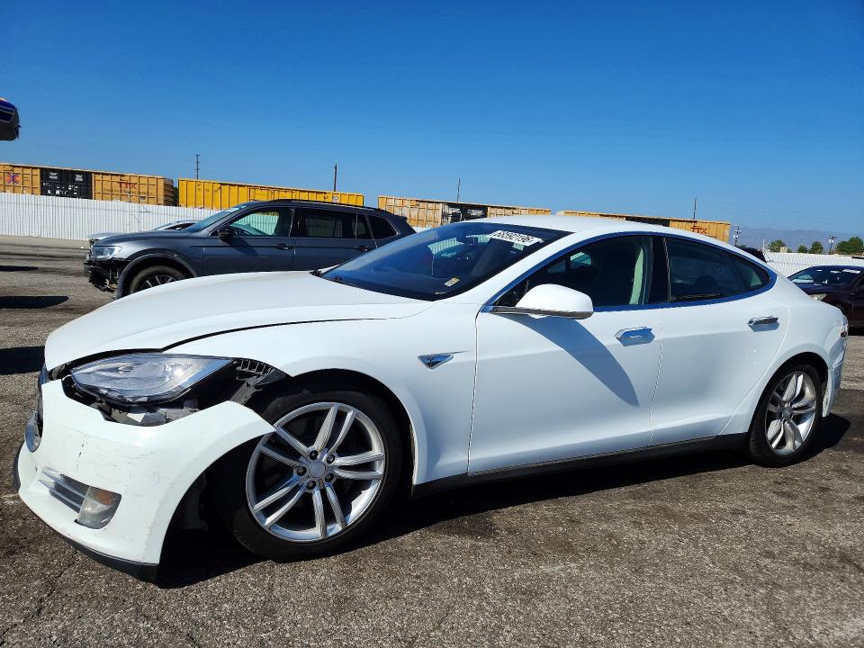 2013 Tesla Model S მანქანა იყიდება აუქციონზე, vin: 5YJSA1DN7DFP15544, აუქციონის ნომერი: 68592196