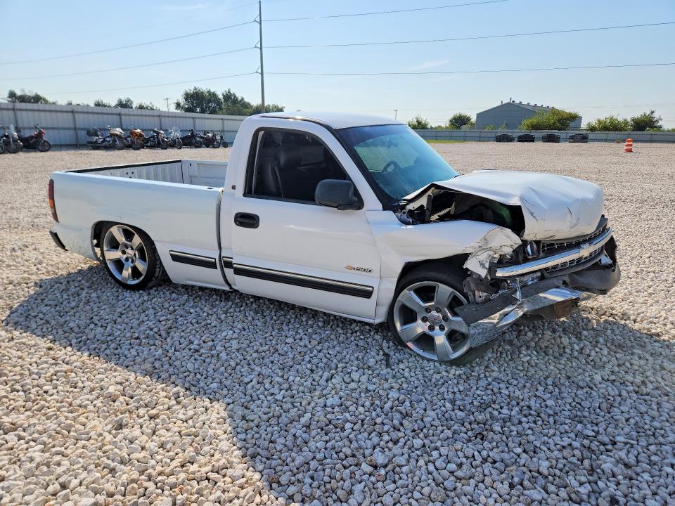 Продаж на аукціоні авто 2000 Chevrolet Silverado, vin: 1GCEC14W3YZ181538, номер лоту: 70060866