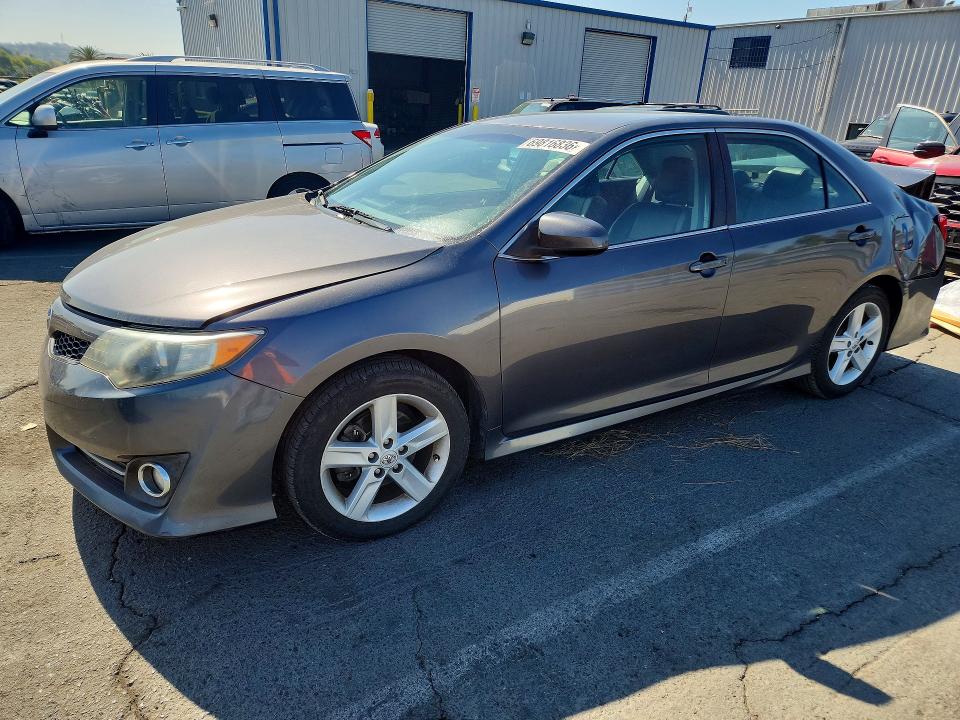 2013 Toyota Camry მანქანა იყიდება აუქციონზე, vin: 4T1BF1FK0DU697699, აუქციონის ნომერი: 69816836