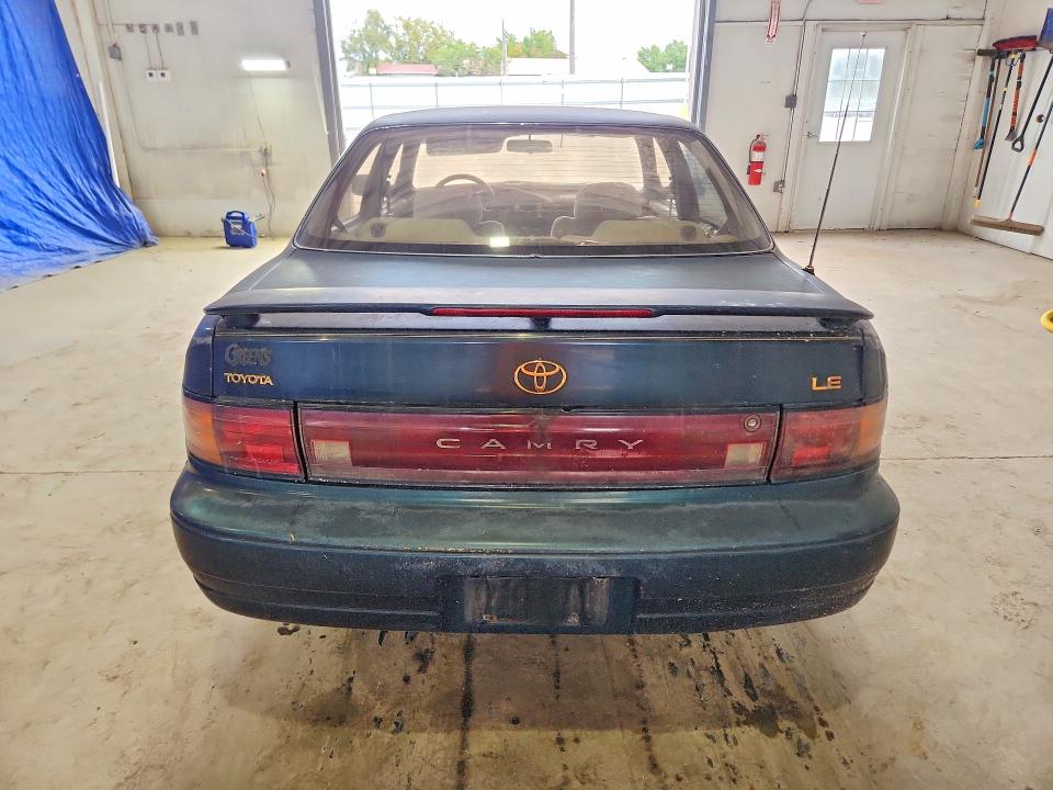 1994 Toyota Camry მანქანა იყიდება აუქციონზე, vin: 4T1SK12E8RU437313, აუქციონის ნომერი: 69951846