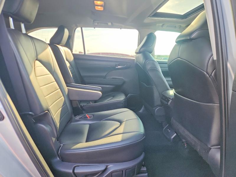 70421556 :رقم المزاد ، 5TDGZRAH6MS527847 vin ، 2021 Toyota Highlander مزاد بيع
