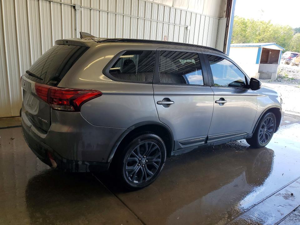 67117386 :رقم المزاد ، JA4AZ3A33JZ021081 vin ، 2018 Mitsubishi Outlander مزاد بيع