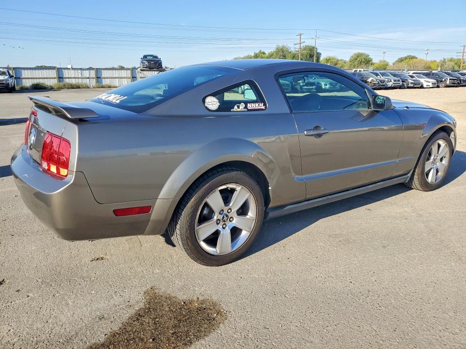 70358106 :رقم المزاد ، 1ZVFT80N655188297 vin ، 2005 Ford Mustang مزاد بيع