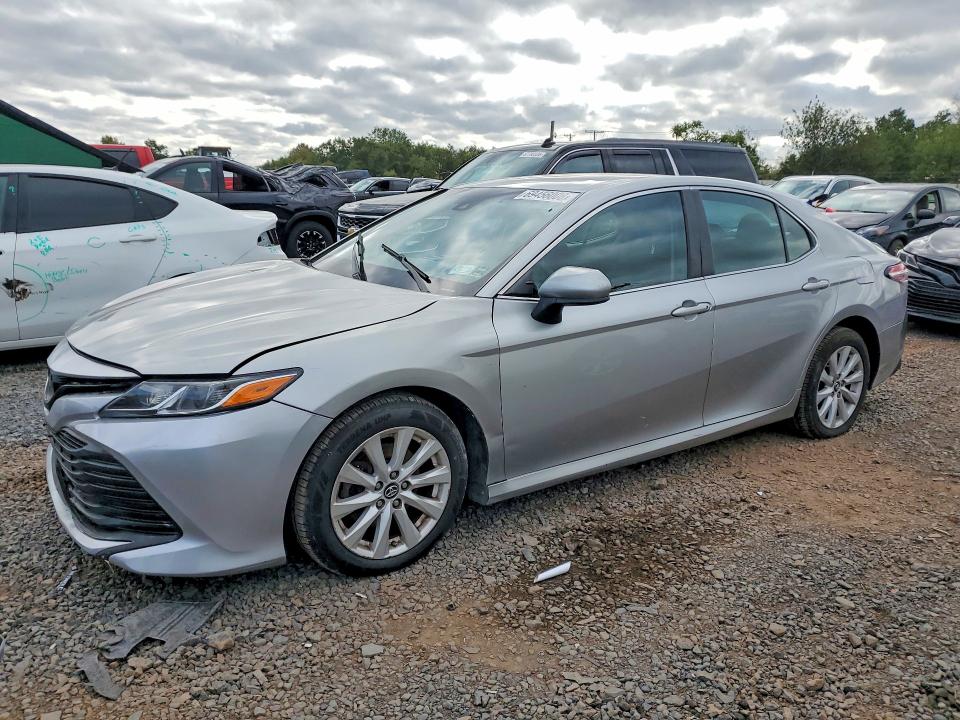 Продаж на аукціоні авто 2018 Toyota Camry, vin: 4T1B11HK2JU127873, номер лоту: 69456006