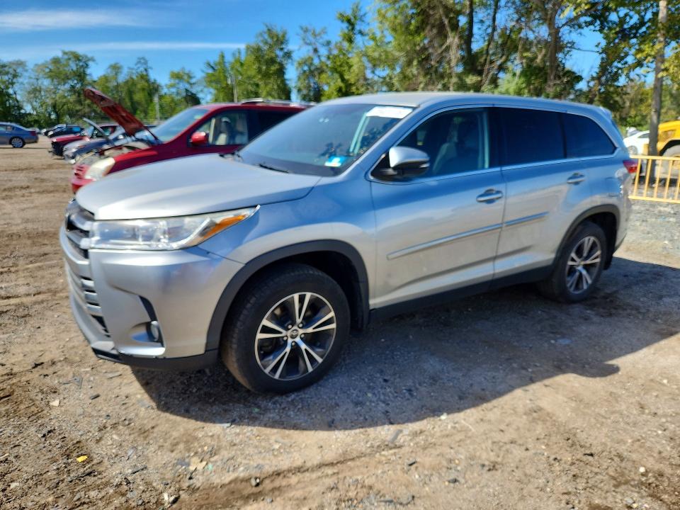 70421176 :رقم المزاد ، 5TDBZRFHXKS938894 vin ، 2019 Toyota Highlander مزاد بيع