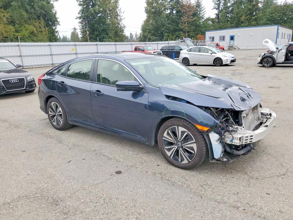 69562546 :رقم المزاد ، JHMFC1F39JX021672 vin ، 2018 Honda Civic مزاد بيع