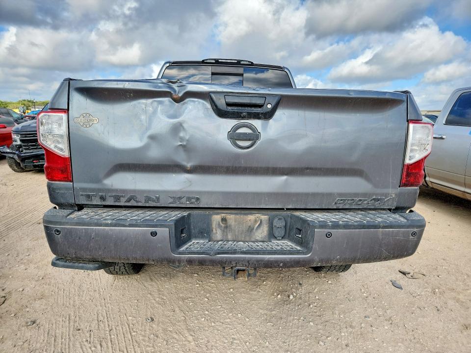 67334096 :رقم المزاد ، 1N6AA1F49JN521429 vin ، 2018 Nissan Titan Xd مزاد بيع