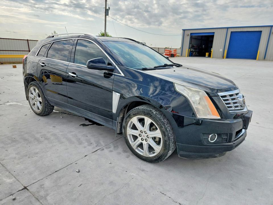 67867116 :رقم المزاد ، 3GYFNCE3XFS561270 vin ، 2015 Cadillac Srx مزاد بيع
