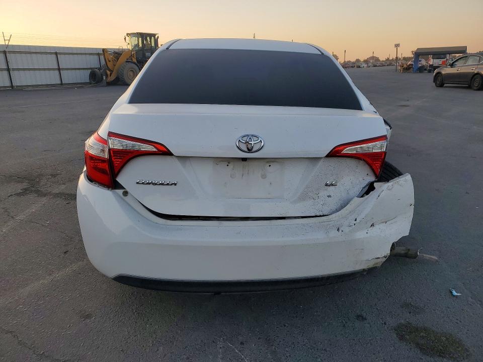 70218006 :رقم المزاد ، 5YFBURHE9FP278640 vin ، 2015 Toyota Corolla مزاد بيع