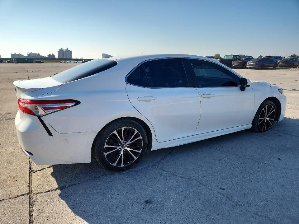 2020 Toyota Camry მანქანა იყიდება აუქციონზე, vin: 4T1G11AK0LU326679, აუქციონის ნომერი: 69800526
