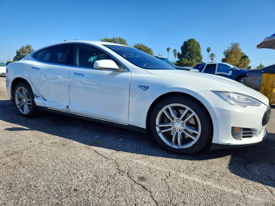 68755116 :رقم المزاد ، 5YJSA1S24FF086059 vin ، 2015 Tesla Model S مزاد بيع