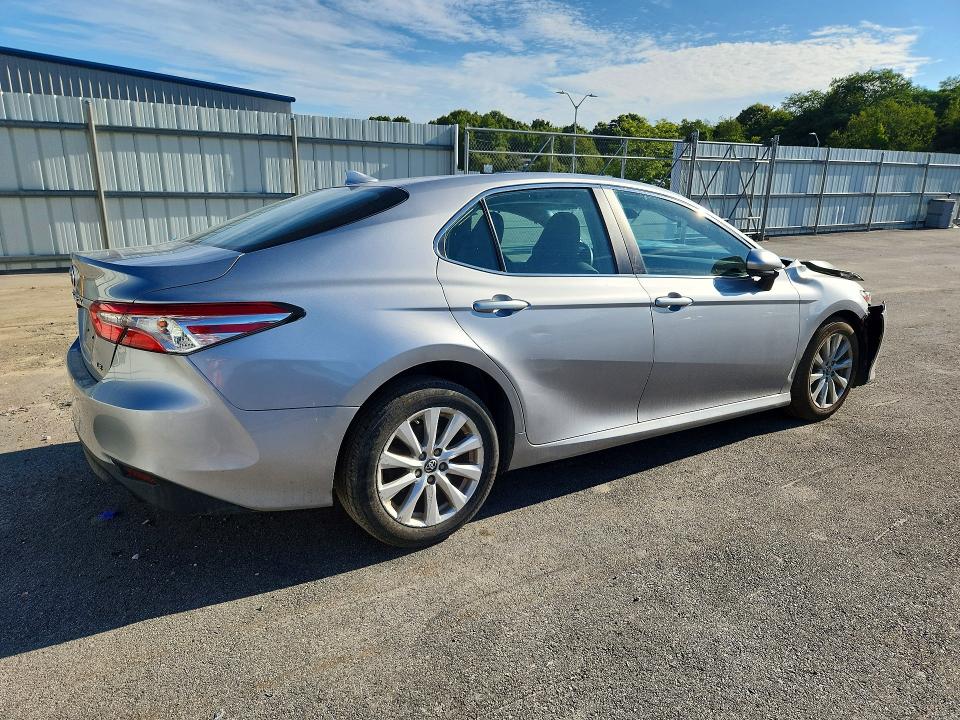 67785566 :رقم المزاد ، 4T1B11HKXKU692681 vin ، 2019 Toyota Camry مزاد بيع