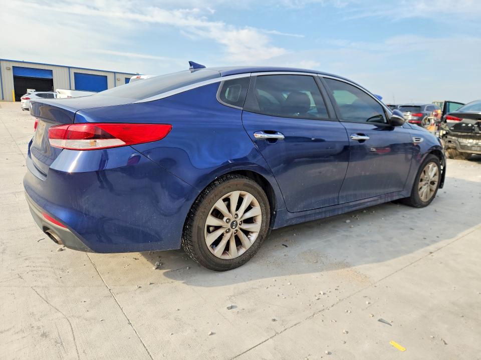 70122596 :رقم المزاد ، 5XXGT4L31HG172471 vin ، 2017 Kia Optima مزاد بيع