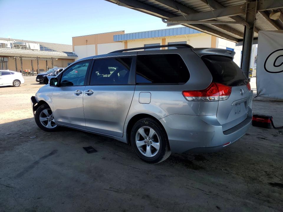 70024556 :رقم المزاد ، 5TDKK3DC9CS216620 vin ، 2012 Toyota Sienna مزاد بيع