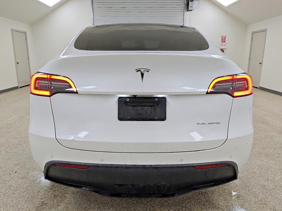 64496186 :رقم المزاد ، 5YJYGDEE8MF123823 vin ، 2021 Tesla Model Y مزاد بيع