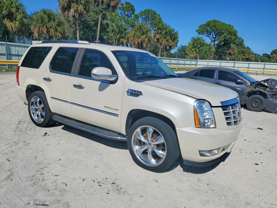2010 Cadillac Escalade მანქანა იყიდება აუქციონზე, vin: 1GYUKBEF1AR179032, აუქციონის ნომერი: 69089076