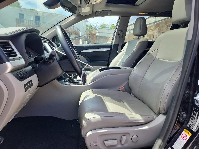 55885686 :رقم المزاد ، 5TDJZRFH4HS417187 vin ، 2017 Toyota Highlander مزاد بيع