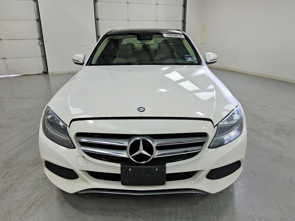 Продажа на аукционе авто 2017 Mercedes-benz C, vin: 55SWF4KB7HU194083, номер лота: 70020616